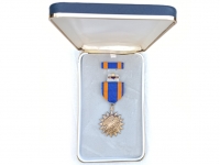 US army shop - Vyznamenání - Air Medal • Letecká medaile v krabičce z 1971